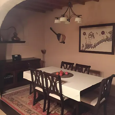 The Knight And The Pomegranate - Villa